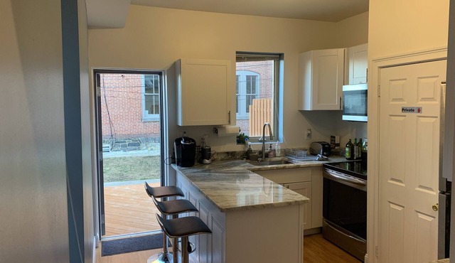 Private townhouse near downtown and state park
