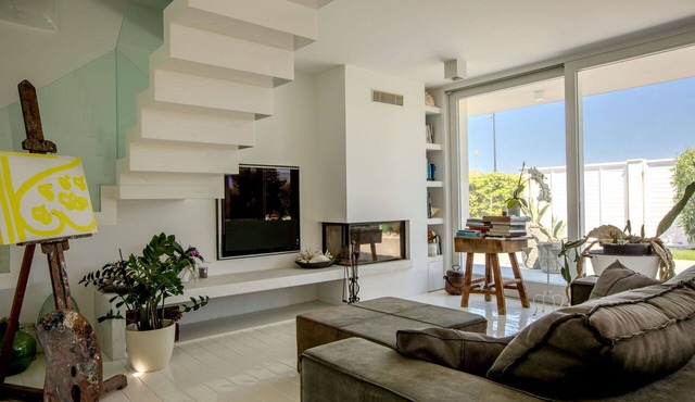 Private Villa with hot tub, WIFI, A/C, patio, pets allowed, panoramic view, close to Ancona