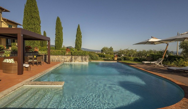 Private Villa with A/C, hot tub, WIFI, private pool, sauna, TV, patio, pets allowed, panoramic view