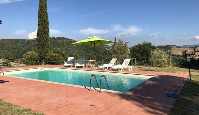 Private villa with pool and garden in Tuscany