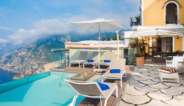 Private villa with heated pool and sea views near Positano