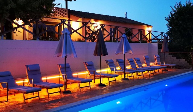Private Villa with A/C, private pool, WIFI, TV, panoramic view, parking, close to Porto Recanati