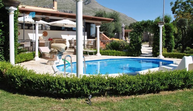 Private villa with swimming pool in Latium