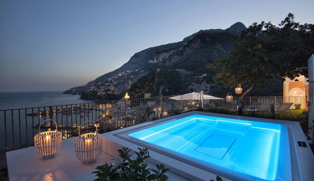 Private Villa with Jacuzzi, Terraces, Sea View and Breakfast