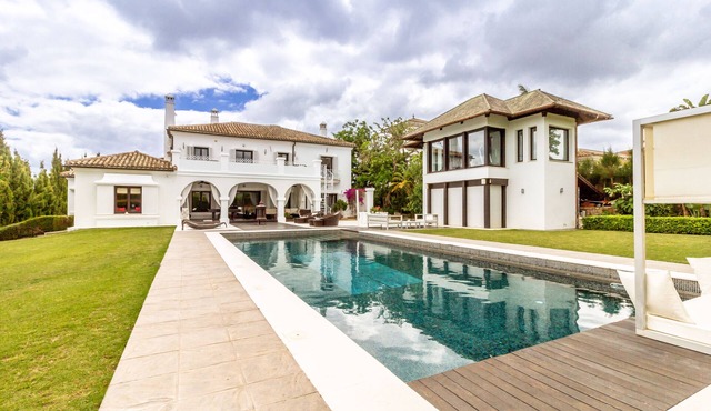 🏌🏾‍♂️PRIVATE VILLA WITH POOL, ☀️GYM, WIFI SAN ROQUE CLUB GOLF SOTOGRANDE 💍Weddings -