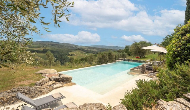 Private Villa with private pool, WIFI, hot tub, TV, patio, panoramic view, close to Greve In Chianti