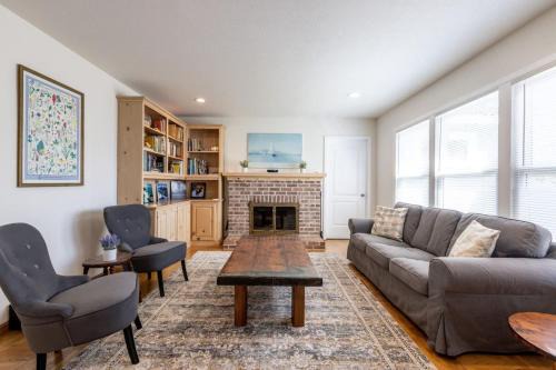 Quaint and Charming 4BR Tranquil Palo Alto Retreat