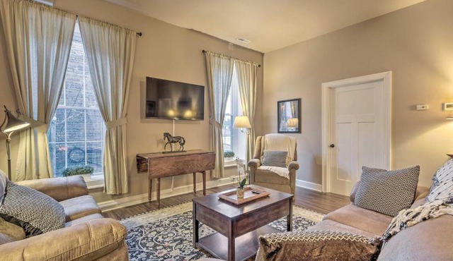 Quaint Apartment in Historic Georgetown!