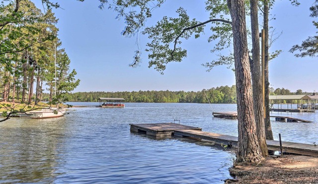 Quaint Tignall Cabin w/Deck & Private Dock!