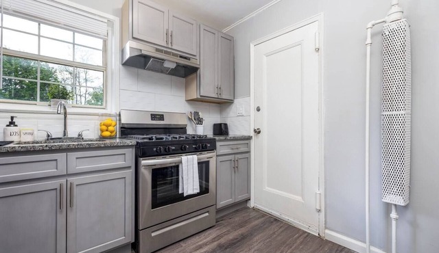 Queen Bed Apt in West Hartford