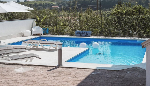 Quiet 2 bedroom apartment in villa with pool and barbecue, 1km from the sea
