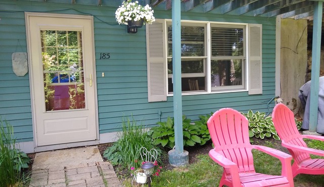 Quiet, clean, and comfy: Centrally Located In The Mt. Washington Valley.