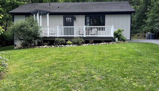 Quiet, clean, jacuzzi hot tub. hidden gem, families. Skyline Park & Massanutten.