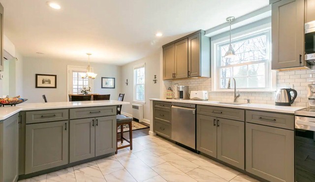 Quiet suburban home close to Fairfield beaches and universities