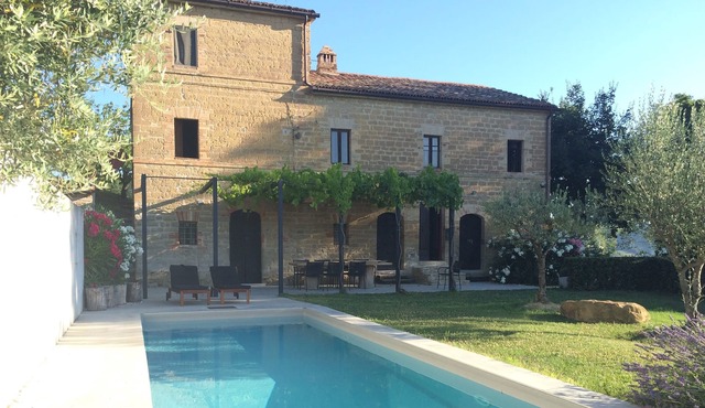 Quietly located country house with swimming pool near the Sibilin Mountains