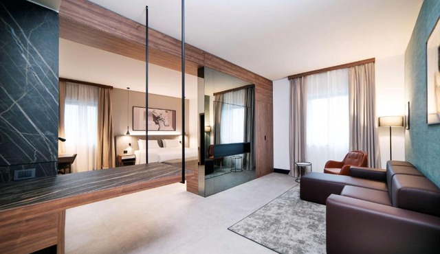 Radisson Hotel Nola Naples