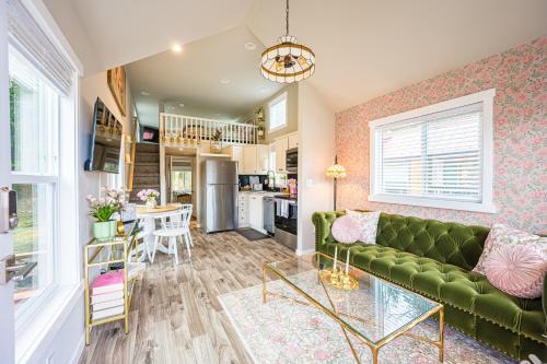 Rainforest Tiny Home Retreat #16 Floral Cottage