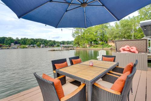 Recently Renovated Harveys Lake Retreat w/Dock!