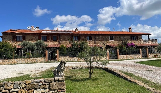 Relaxation in the Tuscan hills Typical Tuscan farmhouse, app.MIELE