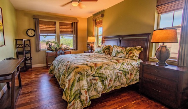 Relaxing Coastal Suite with Balcony and Kitchen Close to Waves & Local Hotspots