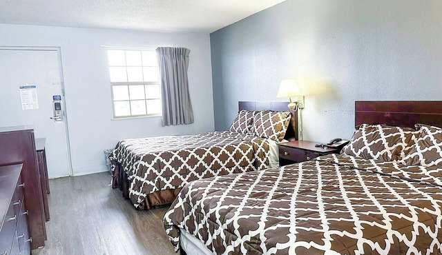 Relaxing Room Ideal for Business Stays w/Work-Friendly Setup