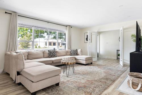 Renovated Home with Game Room & Washer and Dryer-Family Friendly