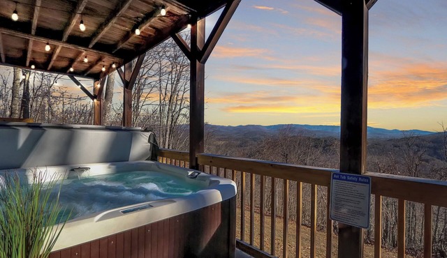 Rest S'more! Mountain View and HOT TUB!