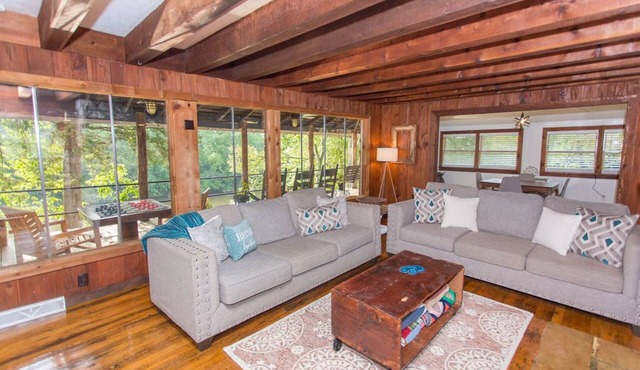 Riverfront Cabin - near Downtown BGKY