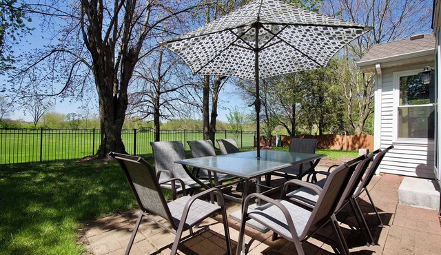 Riverfront Luxury w/Fire Pit & Chef's Kitchen