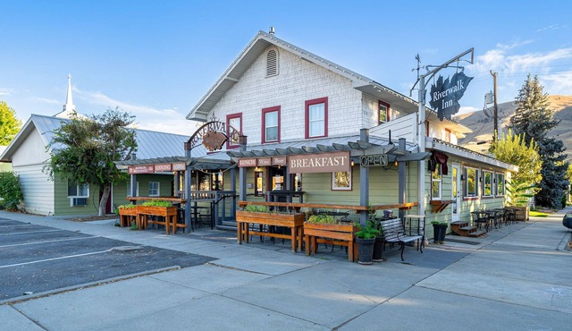 Riverwalk Inn