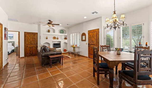 RODEO/Luxury linens/WD/full kitchen/courtyard/F/P