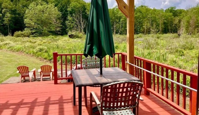 Romantic Cozy Cabin with a View of the Wetlands