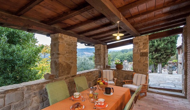Romantic detached cottage with pool, in a farm between Arezzo and Florence