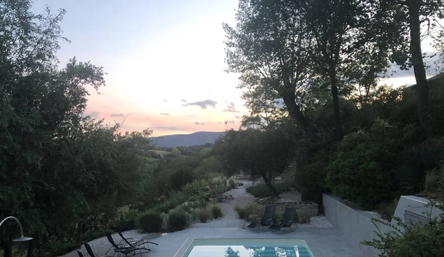 Romantic hideaway with stunning garden and pool hidden gelegenem