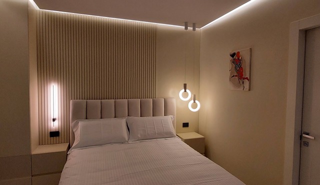 Romantic Junior Suite with Canal View a stone's throw from Corso Vittorio Emanuele
