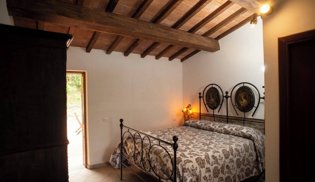 Room in typical farmhouse, nestled in the green hills of Gubbio