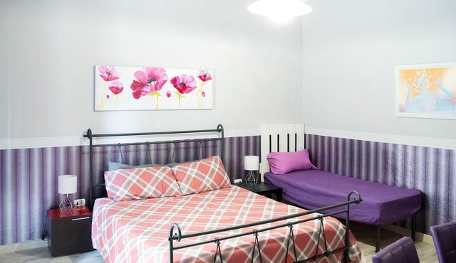 Room with private bathroom - Grey
