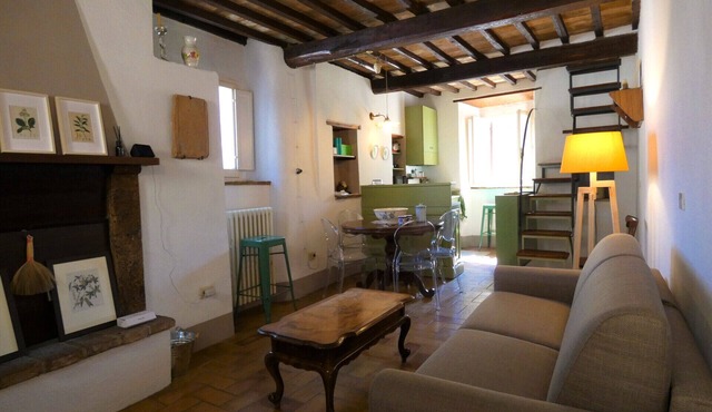 Scappo in Umbria, L'affaccio sul vicolo