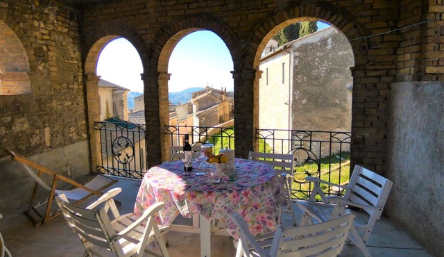 Scappo in Umbria, La Loggia