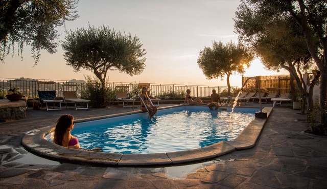 Sea view 4 beds with hot pool, whirlpool, turkish bath and parking