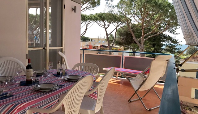 SEA VIEW, Center, large veranda, 3 rooms, 2 bath, 250mt from beach