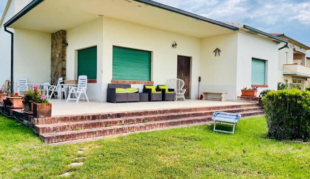 Seafront villa directly on the promenade of Castiglione della Pescaia