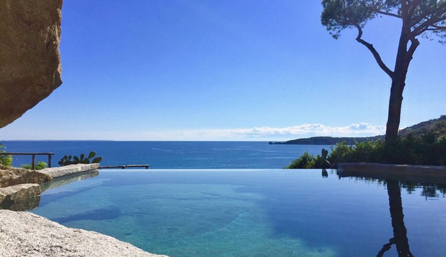 Seafront property with infinity pool near the beach in the best location of Elba