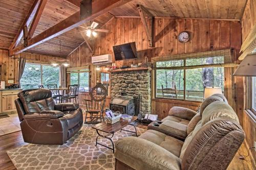 Secluded Stanardsville Cabin w/10 Acres & Hot Tub