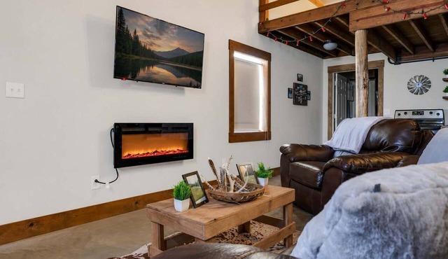 Secluded Stay The Den at J-Barn