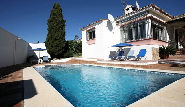 Semi-secluded 3 Bed, 2 bath Family Villa with Pool & Gardens