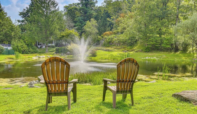 Serene Holmes Cottage Near Lakes & Trails!