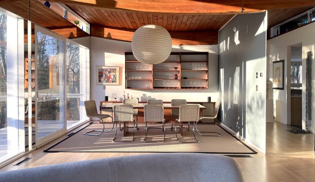 Serene Mid-century Villa with a pool 1.5h from NYC