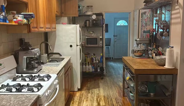 Shared Bushwick Duplex Stay – Private Rooms, Near L Train & Artsy Nightlife