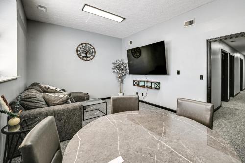 Shop & Stroll! Central Parkersburg Stay Near Dtwn